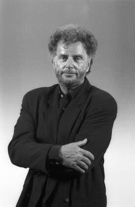 Dieter Wedel (Regisseur) 11 91 az Dieter Wedel im November 1991 am Rande von Dreharbeiten zum Fernsehfilm Der große Bellheim Deutschland deutsch Deutscher Mann Schauspiel Film TV Fernsehen Regie Autor Drehbuchautor german director author hoch halb stehend neutral Arme verschränkt verschränkte Blitzanlage sw *** Dieter Wedel director 11 91 az Dieter Wedel in November 1991 on the sidelines of filming the television movie Der große Bellheim Germany German German man acting film TV television director author scriptwriter german director author high half standing neutral arms folded crossed flash bw