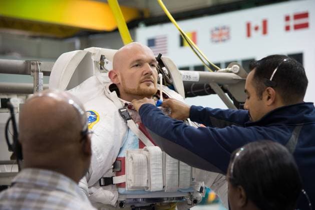 Date: 11-07-12 Location: NBL - Pool Topside Subject: Expedition 40 crew members (Soyuz 39) Reid Wiseman and ESA astronaut Alexander Gerst during INC-40 ISS EVA ORU PRF 41027. Copyright: xpiemagsx piemagsspace-108793 !ACHTUNG AUFNAHMEDATUM GESCHÄTZT!
