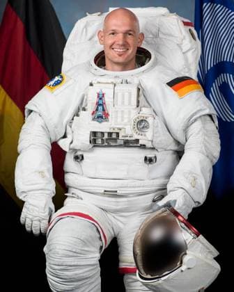 JSC2013-E-059969 (3 June 2013) --- Official portrait of European Space Agency astronaut Alexander Gerst in an Extravehicular Mobility Unit (EMU) spacesuit. Copyright: xpiemagsx piemagsspace-113382 !ACHTUNG AUFNAHMEDATUM GESCHÄTZT!