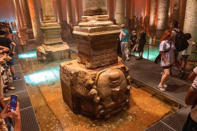 News Themen der Woche KW31 News Bilder des Tages August 6, 2022: The Basilica Cistern, which was restored by the Istanbul Metropolitan Municipality, was opened after four years of restoration work in Istanbul, Turkey on August 6, 2022. The Basilica Cistern, or Cisterna Basilica, is the largest of several hundred ancient cisterns that lie beneath the city of Istanbul, Turkey. The cistern, located 150 metres southwest of the Hagia Sophia on the historical peninsula of Sarayburnu, was built in the 6th century during the reign of Byzantine Emperor Justinian I. Today it is kept with little water, for public access inside the space. - ZUMAi72_ 20220806_znp_i72_009 Copyright: xTolgaxIldunx