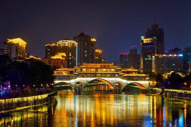 Anshun bridge at night, Chengdu, China, Famous landmark of Chengdu - Anshun bridge over Jin River illuminated at night with modern skyscrapers in background, Chengdu, Sichuan , China, Famous landmark of Chengdu - Anshun bridge over Jin River illuminated at night with modern skyscrapers in background, Chengdu, Sichuan , China, 26.05.2020, Copyright: xf9photosx Panthermedia28476538.jpg