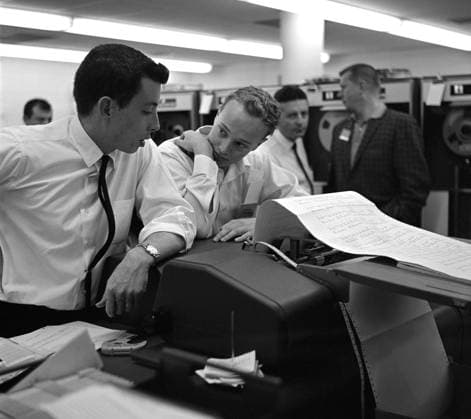 This archival image shows engineers at NASA s Jet Propulsion Laboratory looking at data related to the Venus flyby of Mariner 2 on Dec. 14, 1962. This was the first successful flyby of another planet. Copyright: xpiemagsx piemagsspace-136333 !ACHTUNG AUFNAHMEDATUM GESCHÄTZT!