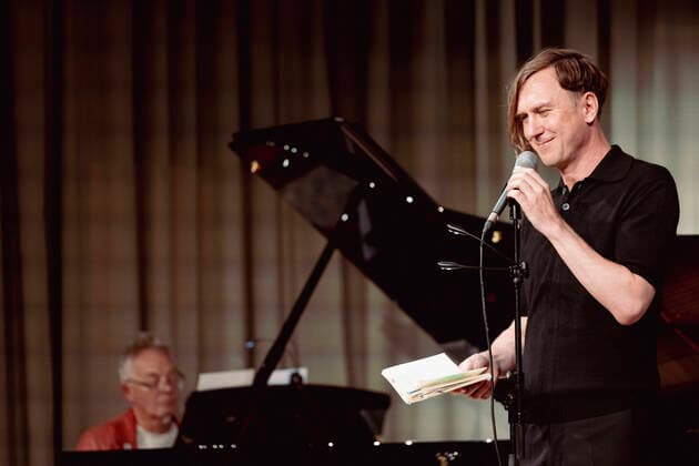 Bilder des Jahres 2022, Entertainment 08 August Entertainment Themen der Woche KW31 6.8.2022 Schauspieler Lars Eidinger bei einer Lesung von Bertolt Brechts Hauspostille beim Kultursommer Semmering *** 6 8 2022 Actor Lars Eidinger at a reading of Bertolt Brechts Hauspostille at Kultursommer Semmering