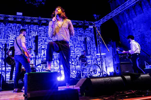 August 6, 2022, Montalto delle Marche, Italy: Aimone Romizi of Alternative Italian rock band Fast Animals and Slow Kids performs in the live concert. Montalto delle Marche Italy - ZUMAs197 20220806_zaa_s197_342 Copyright: xMairoxCinquettix