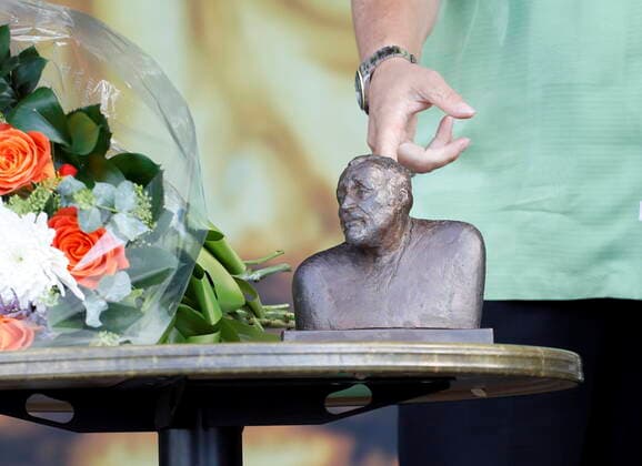 STOCKHOLM 20220807 The Cornelis Prize is awarded to Douglas Dogge Leon during a ceremony at Mosebacketerrassen in Stockholm Stockholm Sweden x10730x  Copyright: xJohanxJeppssonx CORNELISPRISET 2022