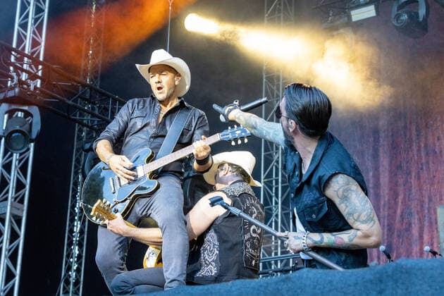 Entertainment Themen der Woche KW31 Entertainment Bilder des Tages Stefan Russ T Rocket Buehler Sascha Hoss Power Vollmer und Alec Boss Burns Völkel - Die Berliner Country Pop Band The BossHoss beim Live Auftritt beim Kunstrasen Open Air in Bonn. 07.08.2022 Bonn Gronau nrw Deutschland *** Stefan Russ T Rocket Buehler Sascha Hoss Power Vollmer and Alec Boss Burns Völkel The Berlin Country Pop Band The BossHoss performing live at the Kunstrasen Open Air in Bonn 07 08 2022 Bonn Gronau nrw Germany