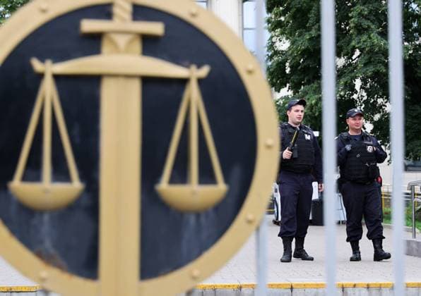 Justiz, Symbolfotos MOSCOW, RUSSIA â€“ AUGUST 8, 2022: Police officers are seen outside the Moscow City Court before a hearing into the case against Municipal deputy of the Krasnoselsky district of Moscow Ilya Yashin (declared a foreign agent) accused of spreading false information about the Russian Armed Forces. In late May, Moscow s Tushino District Court fined Yashin 90,000 roubles for discrediting the Russian military. Sergei Bobylev TASS  TS13D559