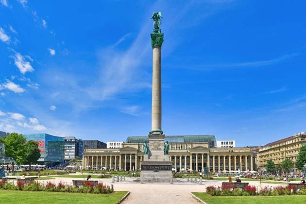  Stadtplatz und öffentlicher Park (Schlossplatz) mit altem historischen Einkaufszentrum und Jubiläumssäule an einem sonnigen Tag, Stuttgart, Deutschland, Europa *** City square and public Park Schloßplatz with old Historical Shopping Centre and Anniversary Column to a sunny Day, Stuttgart, Germany, Europe Copyright: imageBROKER/Firn ibxmob08419572.jpg