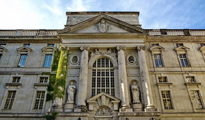  Fassade im Innenhof der Staatsbibliothek Unter den Linden bei Abendlicht, Unter den Linden, Bezirk Mitte, Berlin, Deutschland, Europa *** Facade at Courtyard the State Library at the Linden at evening light, at the lime trees, District Center, Berlin, Germany, Europe Copyright: imageBROKER/StephanxLaude ibxssl08408667.jpg