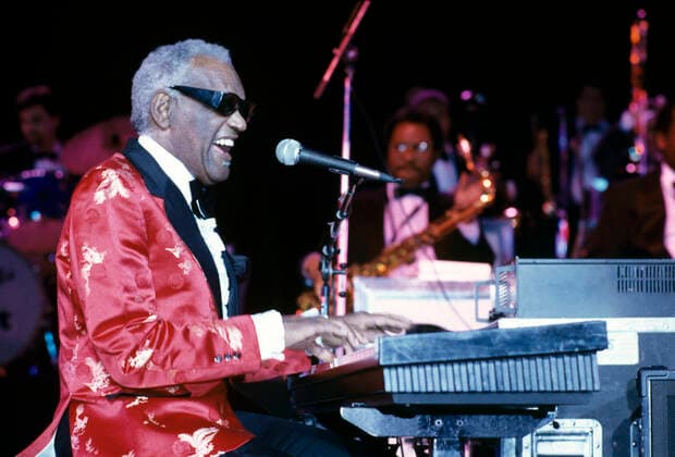 Archivbilder der Woche KW32 Ray Charles 427536 14.07.1994 World-renowned jazz musician Ray Charles performs at the 2nd Moscow International Jazz Festival marking Oleg Lundstrem Jazz Orchestra s 60th anniversary. K. Kartashian Sputnik Moscow Russia  Copyright: xK.xKartashianx