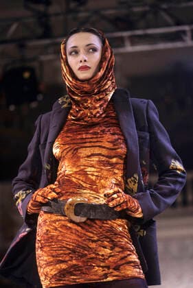 Archivbilder der Woche KW32 Emanuel Ungaro s collection showcased in Moscow 5851430 26.04.1996 Emanuel Ungaro s collection showcased at the Column Gall of the Unions House in Moscow. A costume in an animalist style. K. Kartashian Moscow Russia  Copyright: xK.xKartashianx