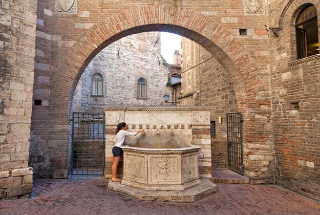 Fontana di Via Maesta™ delle Volte fountain. Perugia. Umbria. Italy. Europe Â¬ÂGiuseppeGreco REDA&CO 1028_11_GGR2181