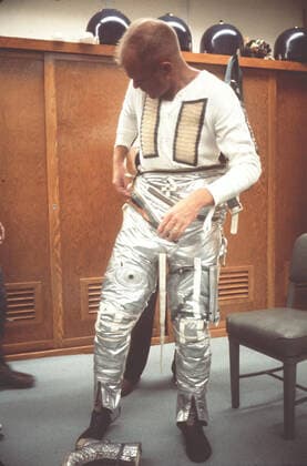 S64-14848 (20 Feb. 1962) --- Astronaut John H. Glenn Jr. dons spacesuit during preflight operations at Cape Canaveral, Feb. 20, 1962, the day he flew his Mercury-Atlas 6 spacecraft, Friendship 7, into orbital flight around Earth. Copyright: xpiemagsx piemagsspace-159322 !ACHTUNG AUFNAHMEDATUM GESCHÄTZT!
