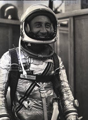 Astronaut Virgil Gus Grissom awaits America s second marned space mission, Mercury-Redstone 4 (MR-4) on July 21, 1961. During the 15-minute suborbital flight, the Liberty Bell 7 Mercury spacecraft reached an altitude of 118 miles and traveled 303 miles downrange. It was the fourth flight of the Mercury-Redstone launch vehicle (MR-4), developed by Dr. Wernher von Braun and the rocket team in Huntsville, Alabama. Copyright: xpiemagsx piemagsspace-160416 !ACHTUNG AUFNAHMEDATUM GESCHÄTZT!