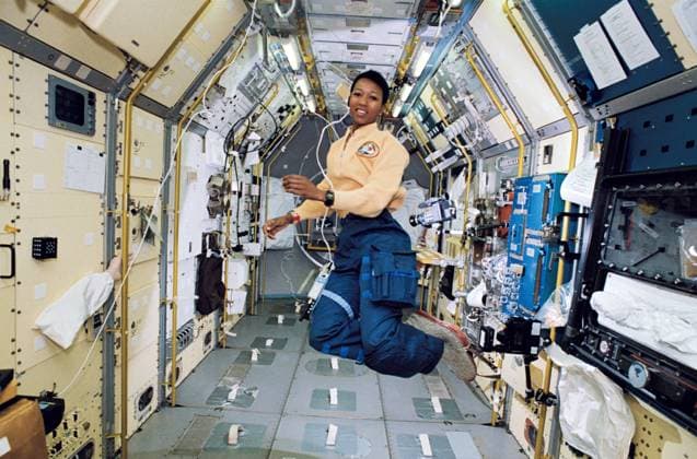STS047-37-003 (12-20 Sept. 1992) --- Astronaut Mae C. Jemison, STS-47 mission specialist, appears to be clicking her heels in zero-gravity in this 35mm frame photographed in the Science Module aboard the Earth-orbiting Space Shuttle Endeavour. Making her first flight in space, Dr. Jemison was joined by five other NASA astronauts and a Japanese payload specialist for eight days of research in support of the Spacelab-J mission, a joint effort between Japan and the United States. Copyright: xpiemagsx piemagsspace-161335 !ACHTUNG AUFNAHMEDATUM GESCHÄTZT!