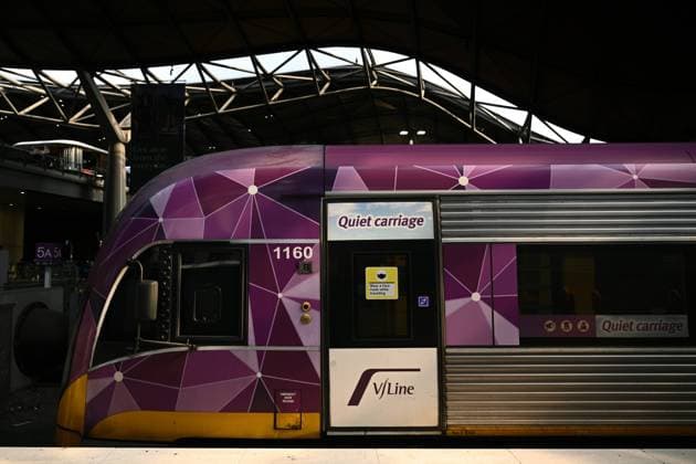 VICTORIA CORONAVIRUS COVID19, A V-Line train at Southern Cross Station in Melbourne, Monday, January 24, 2022. Three million high-filtration N95 and KN95 masks will be made available at Victorian COVID-19 testing sites, community health services venues and on public transport during the next four to six weeks, Premier Daniel Andrews announced on Tuesday. ( NO ARCHIVING, EDITORIAL USE ONLY, NO USE IN BOOKS WITHOUT CONSENT MELBOURNE VIC AUSTRALIA  Copyright: xJOELxCARRETTx 20220809001688085757