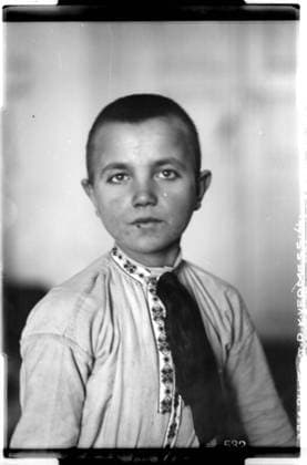 Ukrainian boy in national dress Ustilug, Russia, Volhynia, near Wladimir Wolinsky; photographer: Kriegsvermessung 4. Copyright: xpiemagsx ausnl080421-1188 !ACHTUNG AUFNAHMEDATUM GESCHÄTZT!