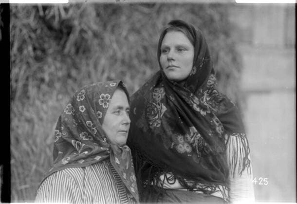Russian Volhynian peasant women Near Wladimir Wolinsky, probably in the area around the village of Pawlowicze, Russia, Volhynia; photographer: Kriegsvermessung 4. Copyright: xpiemagsx ausnl080421-1197 !ACHTUNG AUFNAHMEDATUM GESCHÄTZT!