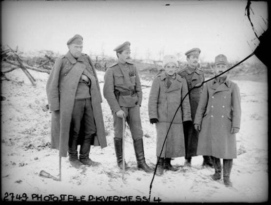 Russian officers with Austrian officers Probably near Wladimir Wolinsky, Russia, Volhynia; photographer: Kriegsvermessung 4. Copyright: xpiemagsx ausnl080421-1209 !ACHTUNG AUFNAHMEDATUM GESCHÄTZT!
