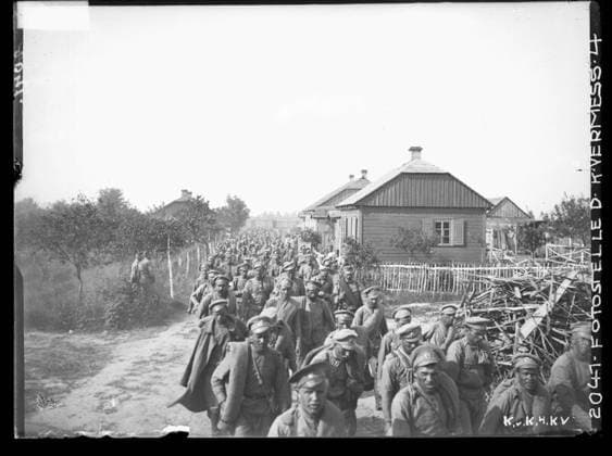 Captured Russians in Kowel Russia, Volhynia; photographer: Kriegsvermessung 4. Copyright: xpiemagsx ausnl080421-1220 !ACHTUNG AUFNAHMEDATUM GESCHÄTZT!