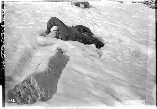 Fallen Italians at Monte Spiel Dolomite front, Veneto, on the border to Trentino; photographer: Kriegsvermessung 11. Copyright: xpiemagsx ausnl080421-1267 !ACHTUNG AUFNAHMEDATUM GESCHÄTZT!