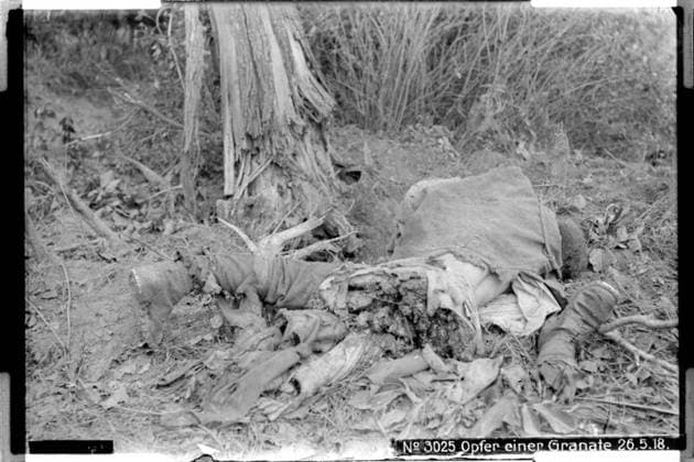 Victim of a shell Veneto; photographer: Kriegsvermessung 5. Copyright: xpiemagsx ausnl080421-1295 !ACHTUNG AUFNAHMEDATUM GESCHÄTZT!