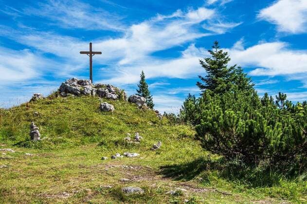  Summit cross on the mountain Prediktstuhl in the Berchtesgaden Alps, Germany, Summit cross on the mountain Prediktstuhl in the Berchtesgaden Alps, Germany., Summit cross on the mountain Prediktstuhl in the Berchtesgaden Alps, Germany., 11.09.2020, Copyright: xRicoKx Panthermedia28838229.jpg