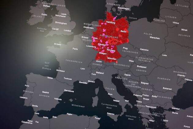 Dashboard des RKI, die 7-Tage-Inzidenz liegt nun bei 366,8 7-Tage-Inzidenz, Dashboard des RKI auf einem Monitor am 10.08.2022 in Siegen Deutschland.