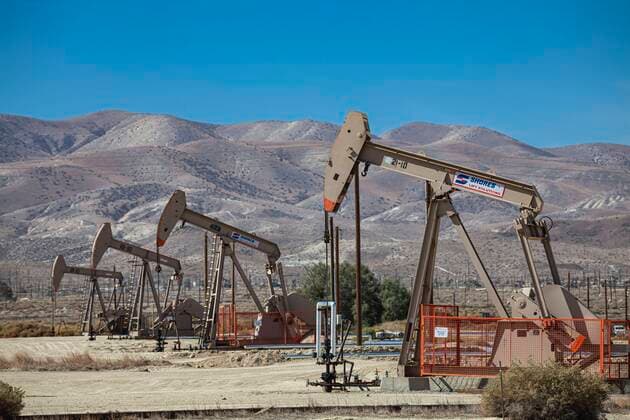 Belridge Oil Field, Kern County, California, USA PeterxBennett 900_08_us_ca_82_323