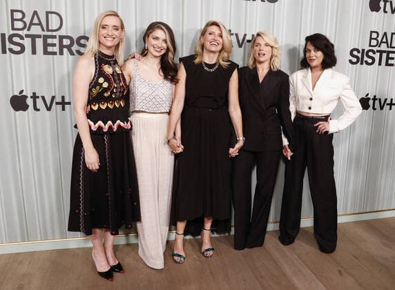 Bilder des Jahres 2022, Entertainment 08 August Entertainment Themen der Woche KW32 Entertainment Bilder des Tages Anne-Marie Duff, Eve Hewson, Sharon Horgan, Eva Birthistle and Sarah Greene arrive on the red carpet at Apple TV+ s Bad Sisters New York Premiere at the Whitby Hotel on Wednesday, August 10, 2022 in New York City  NYP20220810110 JohnxAngelillo
