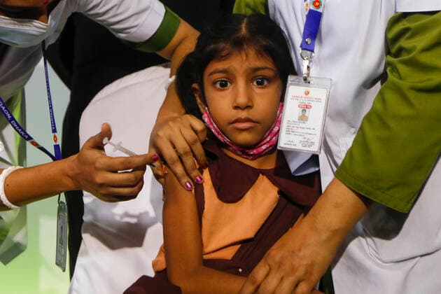 News Themen der Woche KW32 News Bilder des Tages August 11, 2022, Dhaka, Dhaka, Bangladesh: 16 school children, aged between 5-11 years, have received the first shot of specially made Covid-19 vaccine as part of the trial run before the main campaign begins from August 25 in Dhaka on August 11,2022. Dhaka Bangladesh - ZUMAj163 20220811_zip_j163_010 Copyright: xAbuxSufianxJewelx