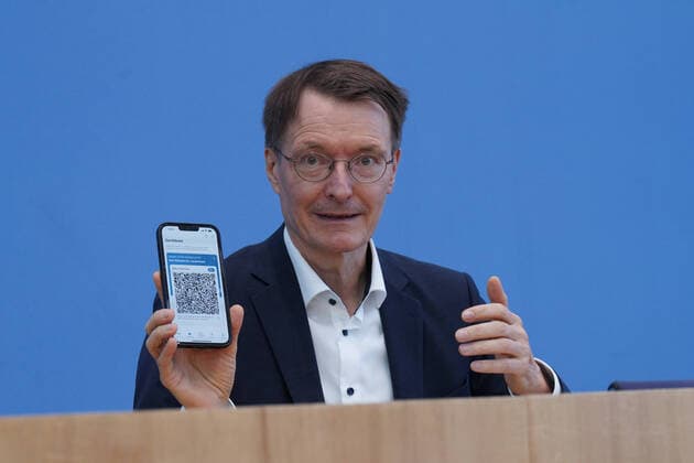 News Themen der Woche KW32 Bundesgesundheitsminister Karl Lauterbach bei der Bundespressekonferenz 12.8.2022 Karl Lauterbach, Bundesminister für Gesundheit, bei der Bundespressekonferenz Berlin Bundespressekonferenz Berlin GER *** Federal Minister of Health Karl Lauterbach at the Federal Press Conference 12 8 2022 Karl Lauterbach, Federal Minister of Health, at the Federal Press Conference Berlin Federal Press Conference Berlin GER
