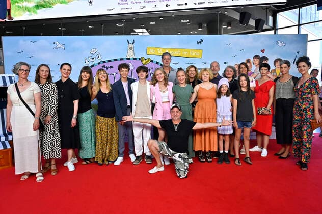 Bilder des Jahres 2022, Entertainment 08 August Entertainment Themen der Woche KW32 Entertainment Bilder des Tages Cast und Crew bei der Premiere des Kinofilms Mein Lotta-Leben - Alles Tschaka mit Alpaka! im Cinedom. Köln, 13.08.2022 *** Cast and crew at the premiere of the feature film Mein Lotta Leben Alles Tschaka mit Alpaka at the Cinedom Cologne, 13 08 2022 Foto:xD.xAnoraganingrumx xFuturexImage
