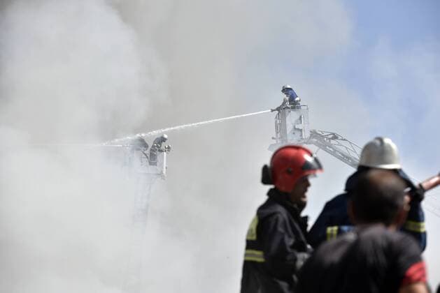News Themen der Woche KW32 Armenia Retail Market Explosion 8252887 14.08.2022 Firefighters work at the scene of an explosion at the Surmalu shopping center, which specializes in the wholesale of various goods and products, in Yerevan, Armenia. An explosion at the Surmalu market in the Armenian capital of Yerevan killed one person, injuring 51 others, according to preliminary data of the emergency ministry. Andranik Ghazaryan Sputnik Yerevan Armenia  Copyright: xAndranikxGhazaryanx