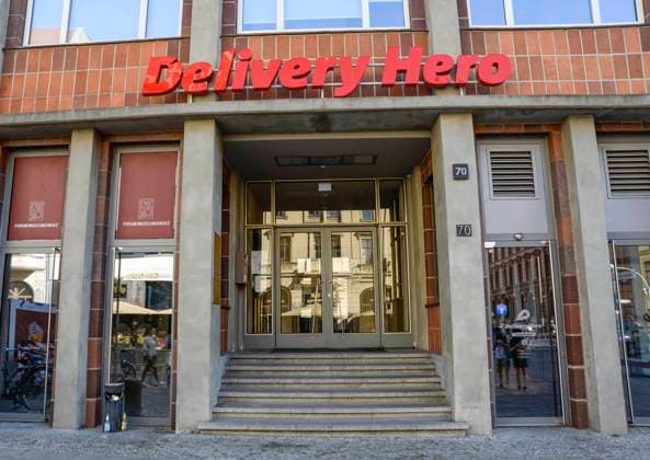 14 . 08 . 2022 , Berlin Mitte : Delivery hero , Geschäftsstelle in der Oranienburger Straße Ecke Tucholskystraße . *** 14 08 2022 , Berlin Mitte Delivery hero , Office in Oranienburger Straße corner Tucholskystraße