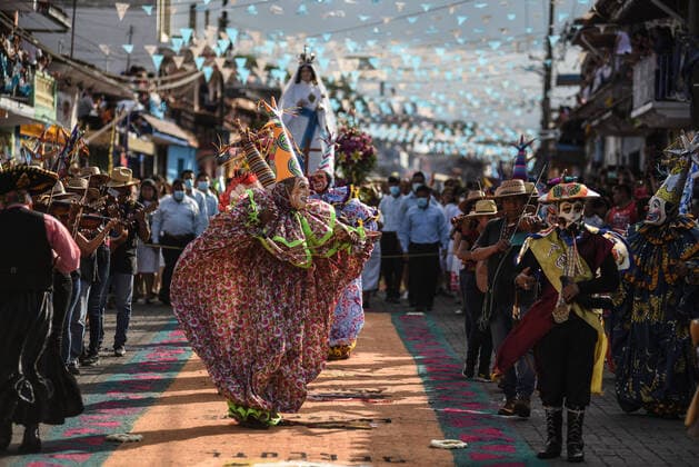 August 15, 2022: Thousands of dancers and people celebrate the patron saint festival in honor of the Virgin of the Ascension in the community of Teocelo - ZUMAqp1_ 20220815_zip_qp1_013 Copyright: xHectorxAdolfoxQuintanarxPerezx