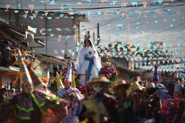 News Bilder des Tages August 15, 2022: Thousands of dancers and people celebrate the patron saint festival in honor of the Virgin of the Ascension in the community of Teocelo - ZUMAqp1_ 20220815_zip_qp1_014 Copyright: xHectorxAdolfoxQuintanarxPerezx