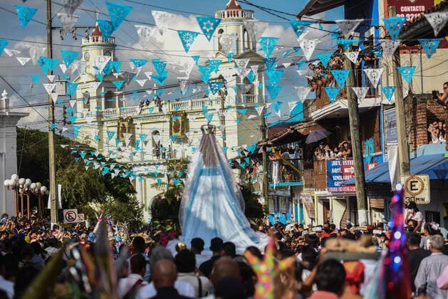 August 15, 2022: Thousands of dancers and people celebrate the patron saint festival in honor of the Virgin of the Ascension in the community of Teocelo - ZUMAqp1_ 20220815_zip_qp1_015 Copyright: xHectorxAdolfoxQuintanarxPerezx