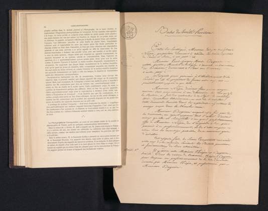 Photo production of the first page of the collaboration contract between Louis Daguerre and NicÃ phore NiÃ pce. . Copyright: xpiemagsx rmxl19062021part6-698 !ACHTUNG AUFNAHMEDATUM GESCHÄTZT!