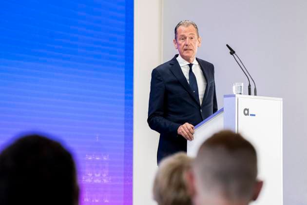 80. Geburtstag von Friede Springer Feierlichkeiten im Axel-Springer-Haus in Berlin Mathias Döpfner, Vorstandsvorsitzender Axel Springer;80. Geburtstag von Friede Springer Feierlichkeiten im Axel-Springer-Haus in Berlin Mathias Döpfner, Vorstandsvorsitzender Axel Springer, Berlin Berlin Deutschland Axel-Springer-Haus *** 80th birthday of Friede Springer Celebrations at Axel Springer Haus in Berlin Mathias Döpfner, Chief Executive Officer Axel Springer 80th birthday of Friede Springer Celebrations at Axel Springer Haus in Berlin Mathias Döpfner, Chief Executive Officer Axel Springer, Berlin Berlin Germany Axel Springer Haus