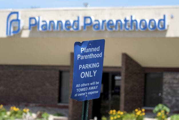 August 15, 2022: A sign outside the Planned Parenthood clinic in Merrillville, Indiana Friday June 24, 2022. - ZUMAm67_ 20220815_zaf_m67_006 Copyright: xAndyxLavalleyx