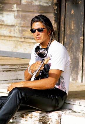 George Lynch photographed by Ross Pelton in Arizona in the late 1980s. Copyright: xRossxPeltonx