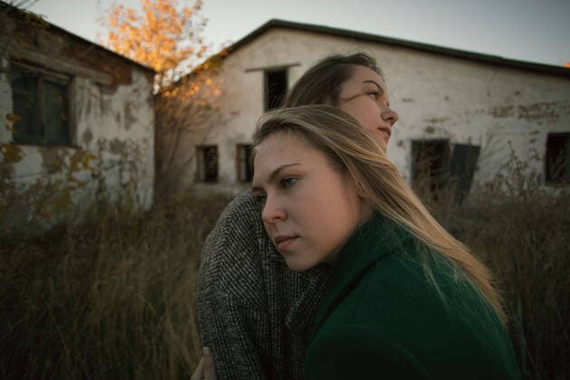 Creative Highlights Symbolbilder LGBT Lesbian couple. Two girls are standing close to each other Barnaul, Altai Krai, Russia CR_AIAI220808-1024109-01 ,model released, Symbolfoto