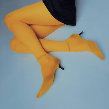 Creative Highlights Symbolbilder Close up of yellow tights Gomel, Gomel Region, Belarus CR_PJWUOI220808-1020743-01 ,model released, Symbolfoto