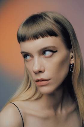 Model with a bang and makeup with liner Gomel, Gomel Region, Belarus CR_PJWUOI220808-1020752-01 ,model released, Symbolfoto