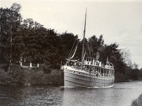 Plate graph (the grave of the platform) at the Göta Canal. Ships built at Motala mechanical workshop. Copyright: xpiemagsx teckn030421-17524 !ACHTUNG AUFNAHMEDATUM GESCHÄTZT!