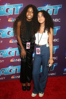 PASADENA, CA - AUGUST 16: Lou Sulola Samuel and Stella Luna Pompeo Ivery at AmericaÕs Got Talent Season 17 Live Show red carpet at the Sheraton Pasadena Hotel on August 16, 2022 in Pasadena, California. Copyright: xFayexSadoux