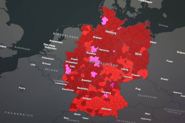 Dashboard des RKI, die 7-Tage-Inzidenz liegt nun bei 311,8 7-Tage-Inzidenz, Dashboard des RKI auf einem Monitor am 17.08.2022 in Siegen Deutschland.