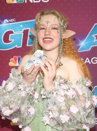 16 August 2022 - Pasadena, California - Freckled Zelda. Red Carpet For America s Got Talent Season 17 Live Show held at Sheraton Pasadena Hotel in Pasadena. Pasadena USA - ZUMAa123 20220816_zaa_a123_018 Copyright: xFSx