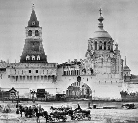 MOSCOW KITAI-GOROD 79062 01.06.1884 The Kitai-Gorod Vladimirskiye Gate in Moscow. RIA Novosti Sputnik Moscow Russia  Copyright: xRIAxNovostix